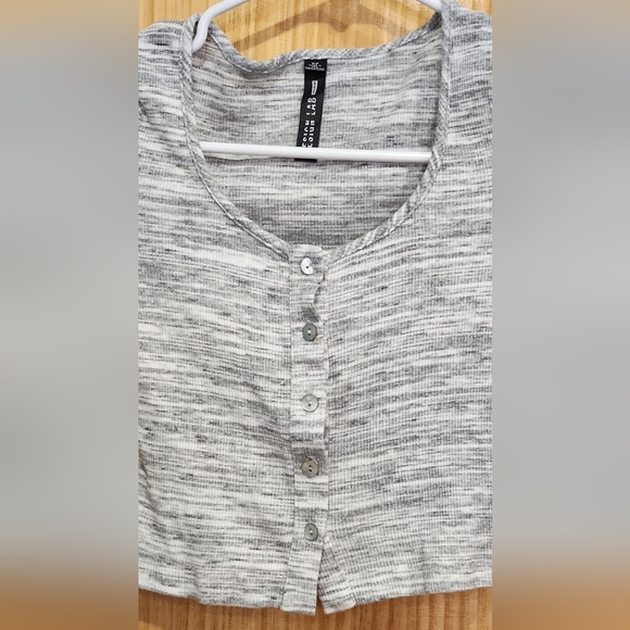 LORD & TAYLOR- Design Lab:Gray Button-Up Ribbed Top - Picture 2 of 5